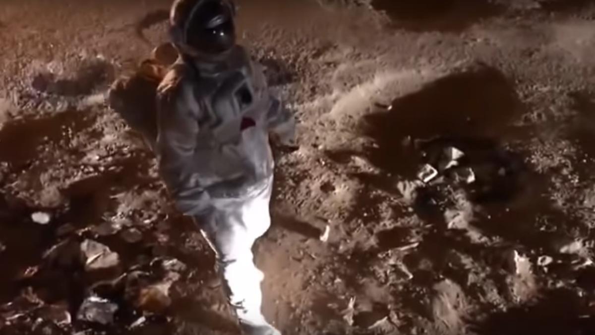 astronaut-india_44509400