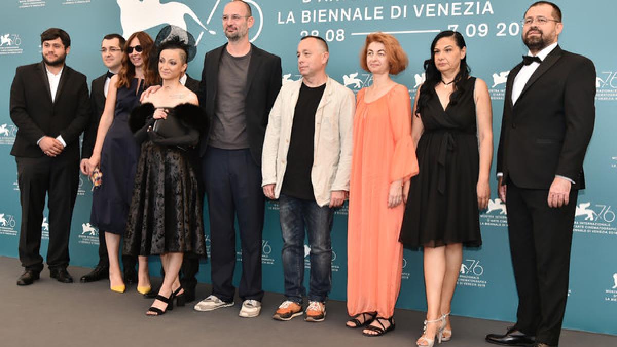 venetia-2019-premiera-colectiv-1_29314300