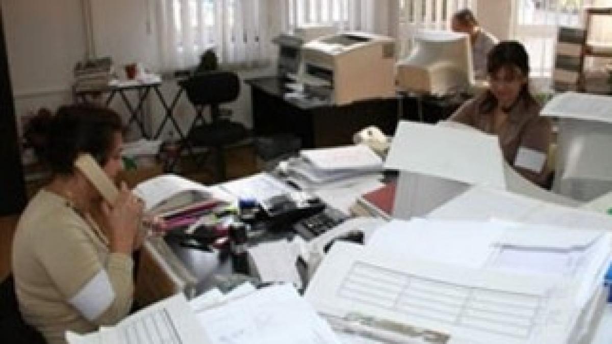 functionari-publici-e1294058658103