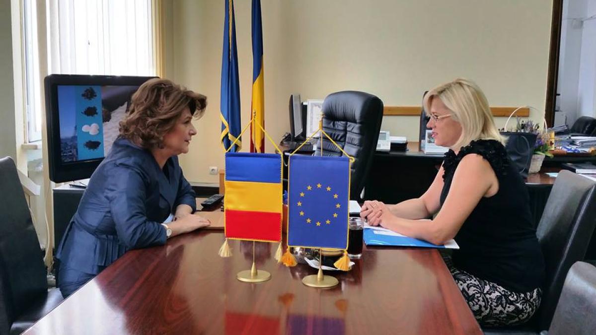 corina_cretu_rovana_plumb_82931700