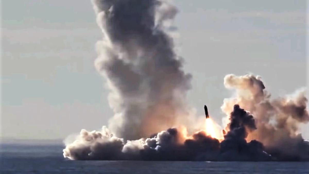 racheta_lansare_submarin_11229100