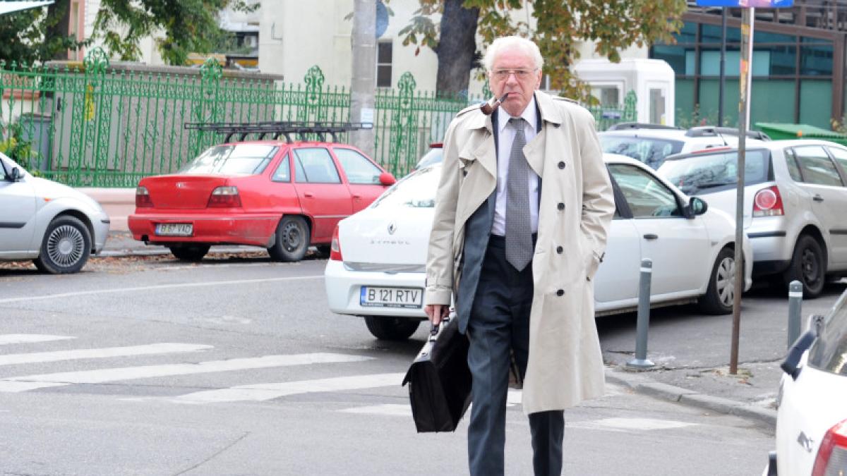 avocatul-lucian-bolcas-soseste-la-sediul-inaltei-curti-de-casatie-si-justitie-iccj-_96551100