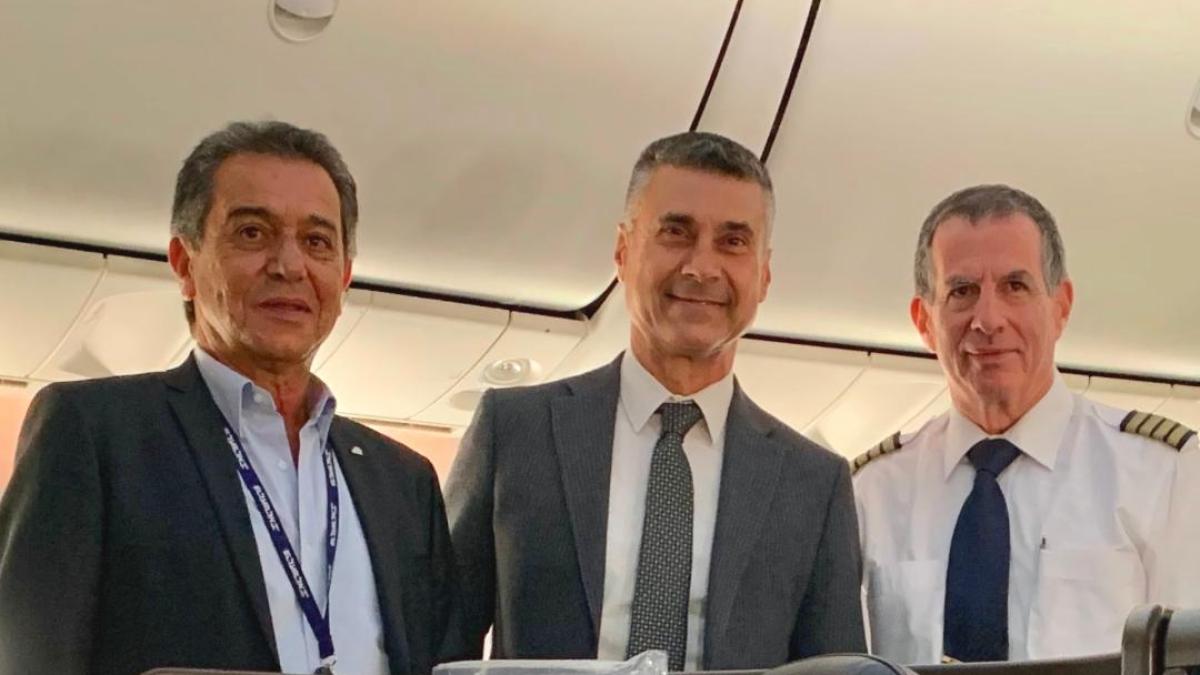 premiera-pentru-romania-avion-dreamliner-la-bucuresti_53381500