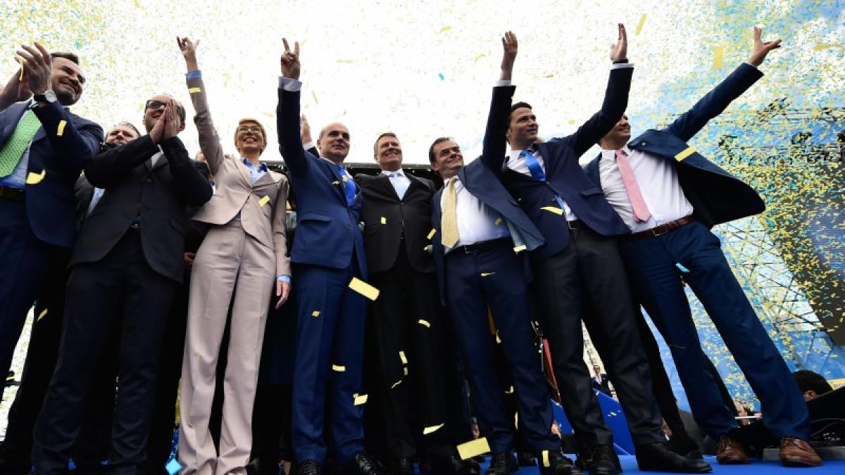 klaus-iohannis-alaturi-de-liderii-pnl_35968700