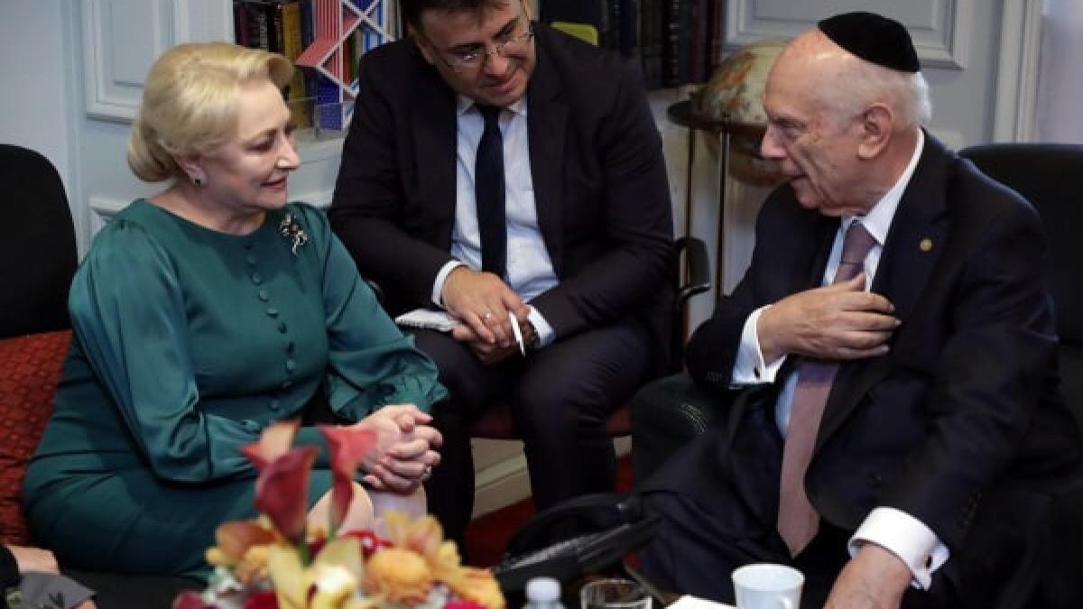 dancila-lauder_53813600