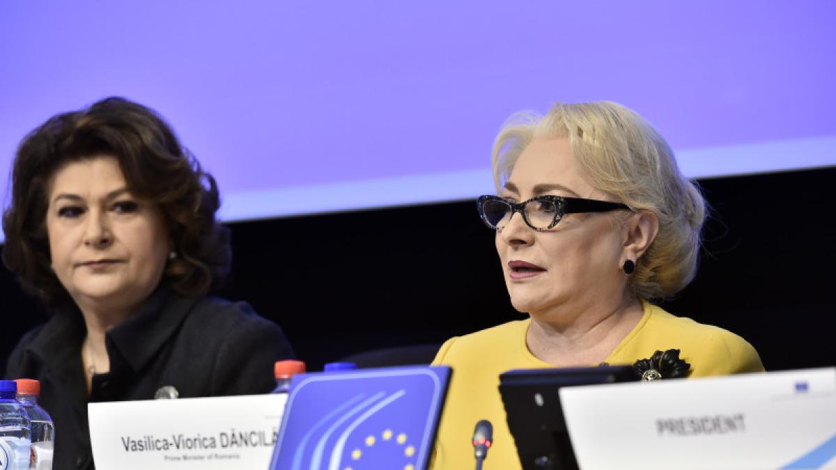 plumb-dancila_97437800