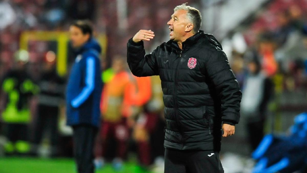 dan_petrescu_cfr_cluj_teren_semn_fb_54680700