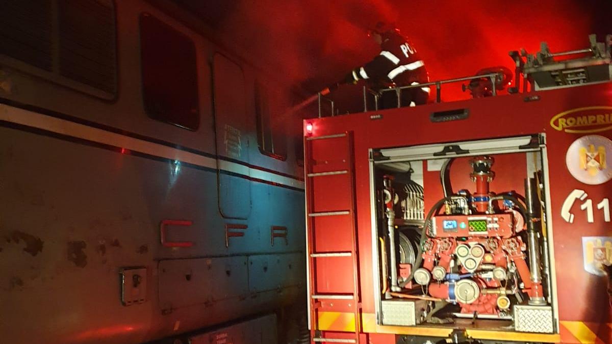incendiu-locomotiva-noaptea-isu-pompieri_50184200