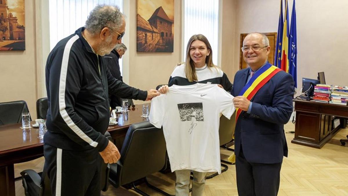 tiriac_simona_halep_emil_boc_fb_49818400