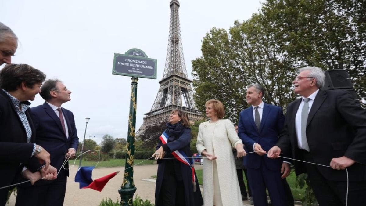 familia-regala-la-paris_79674300