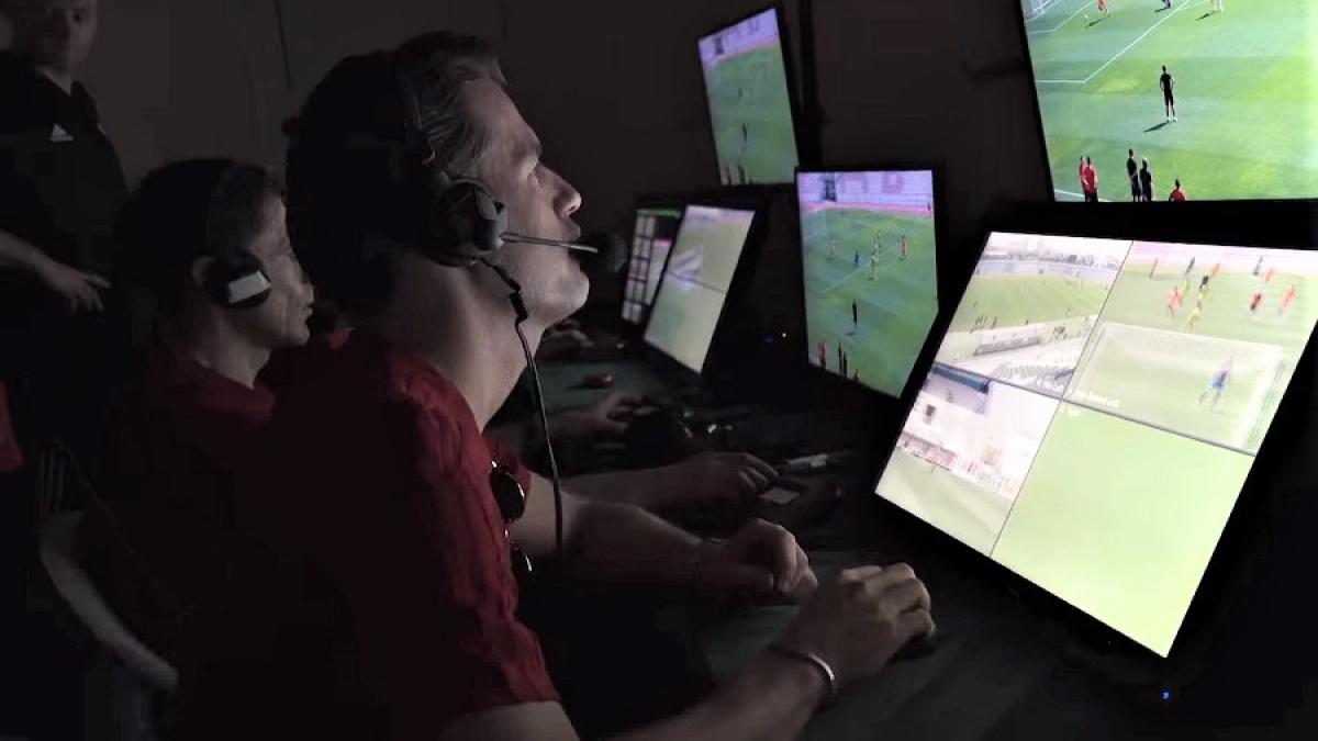 arbitru_var_sistem_fotbal_cpv_27374800