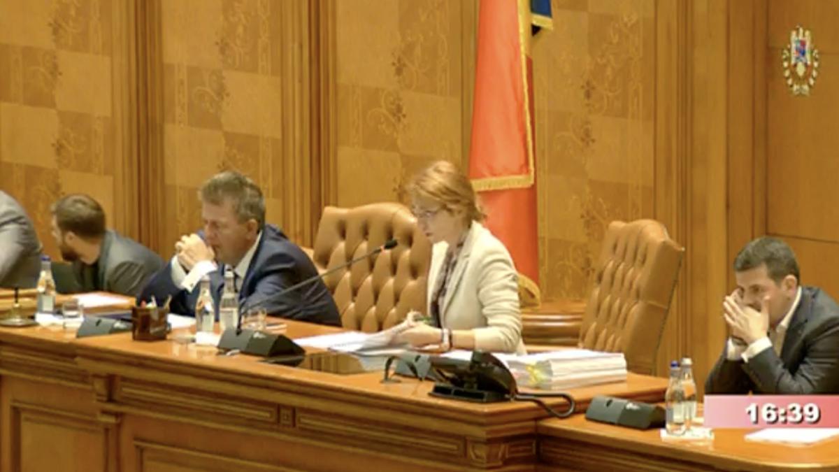 scandal-camera-deputatilor_95125500