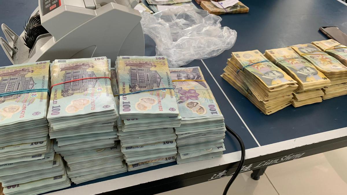 bani-confiscati-perchezitii_64150900