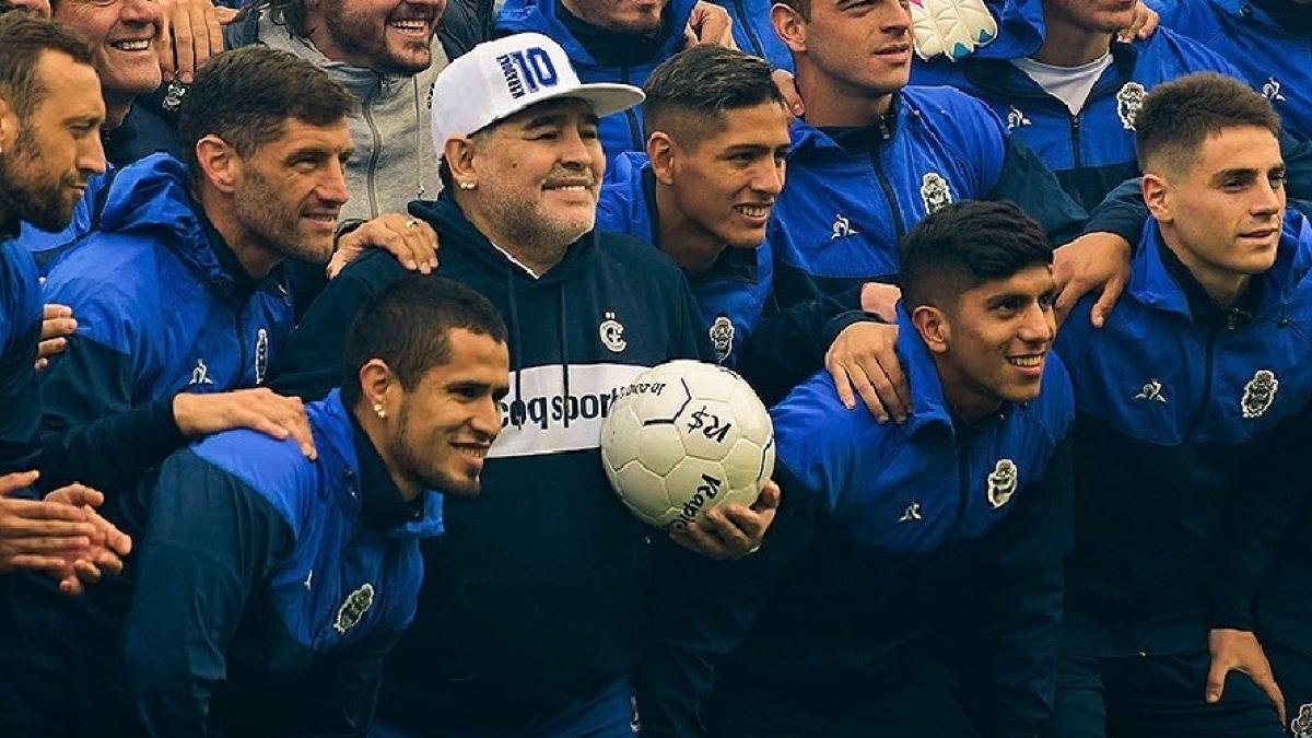 maradona_fb_sarbatiprc-3dorit_23353700