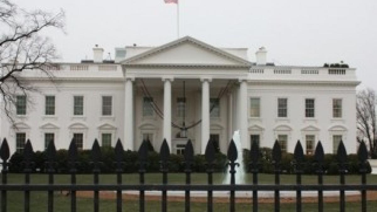 t1larg.white-house-winter.t1larg