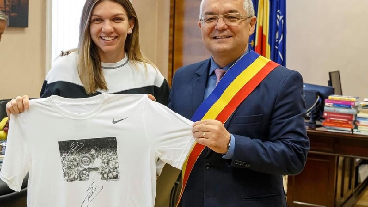 simona_halep_emil_boc_fb_92879800