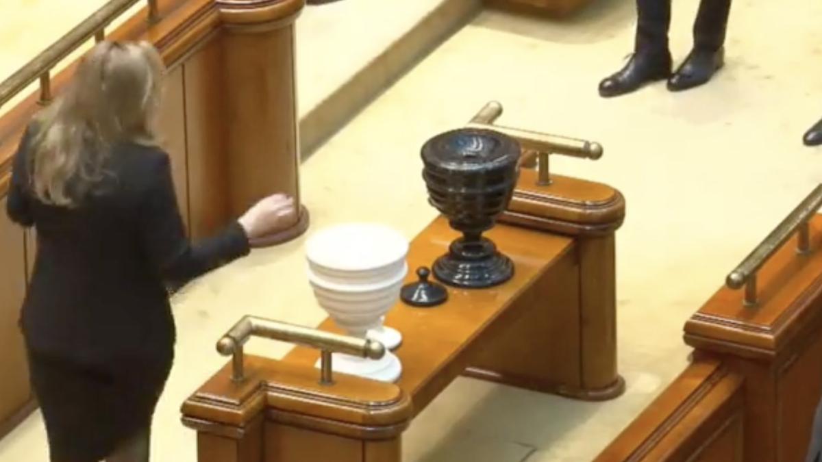 vot-guvern-orban_86727200