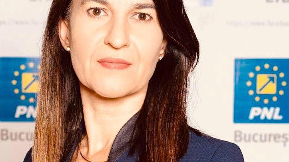 victoria-violeta-alexandru_98168600