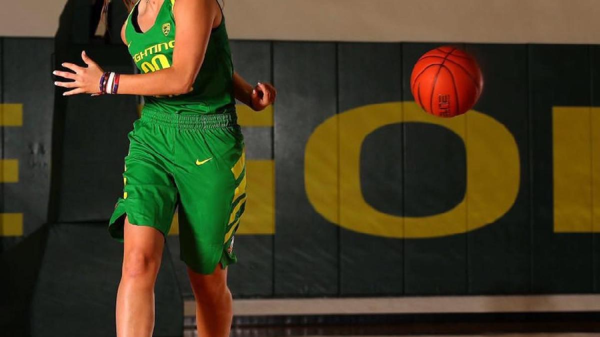 sabrina_ionescu_fb_98004300