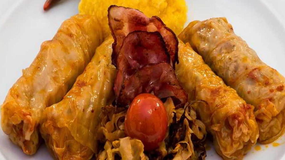 sarmale-cu-mamaliga-stuffed-cabbage-rolls_48038500