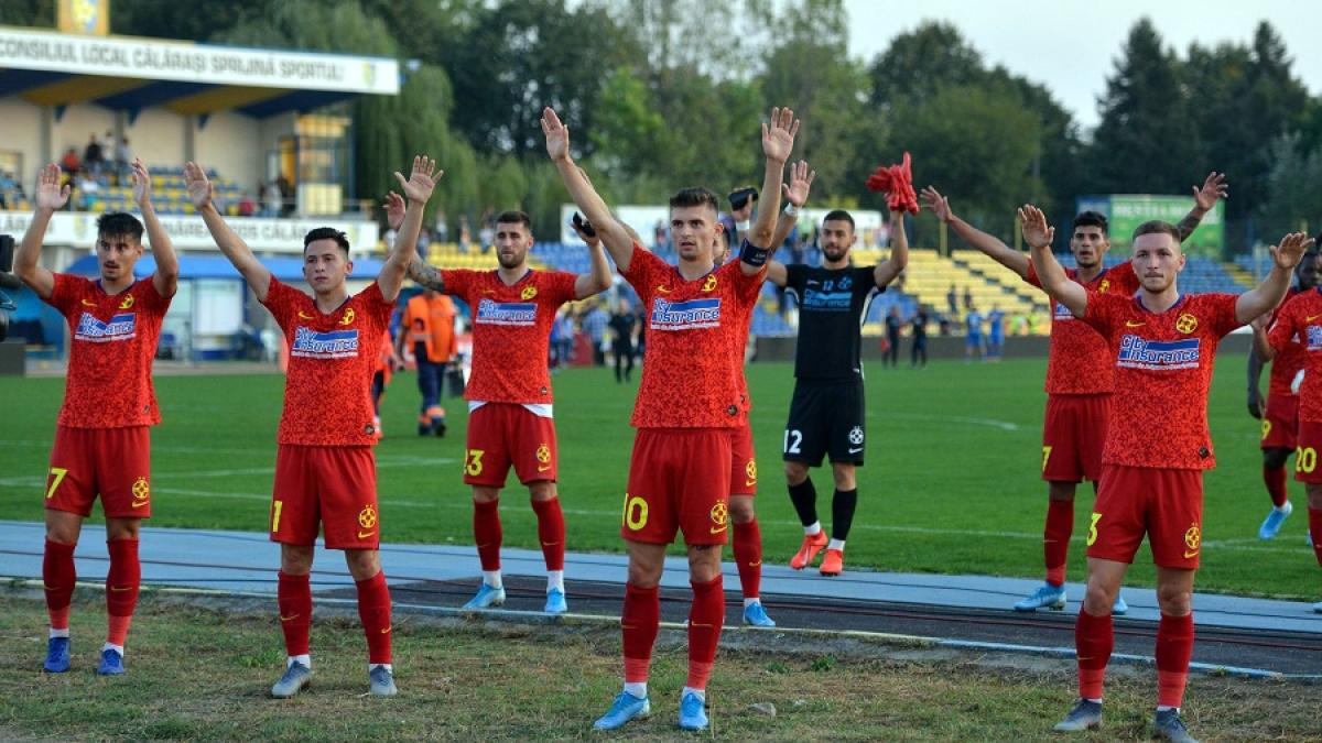 fcsb_salut_tribuna_meci_fb_43547900