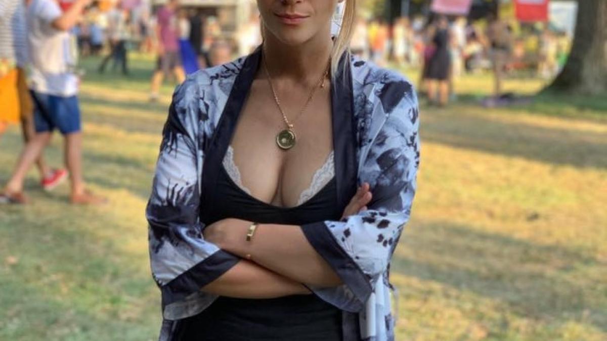 adela-popescu_07213700