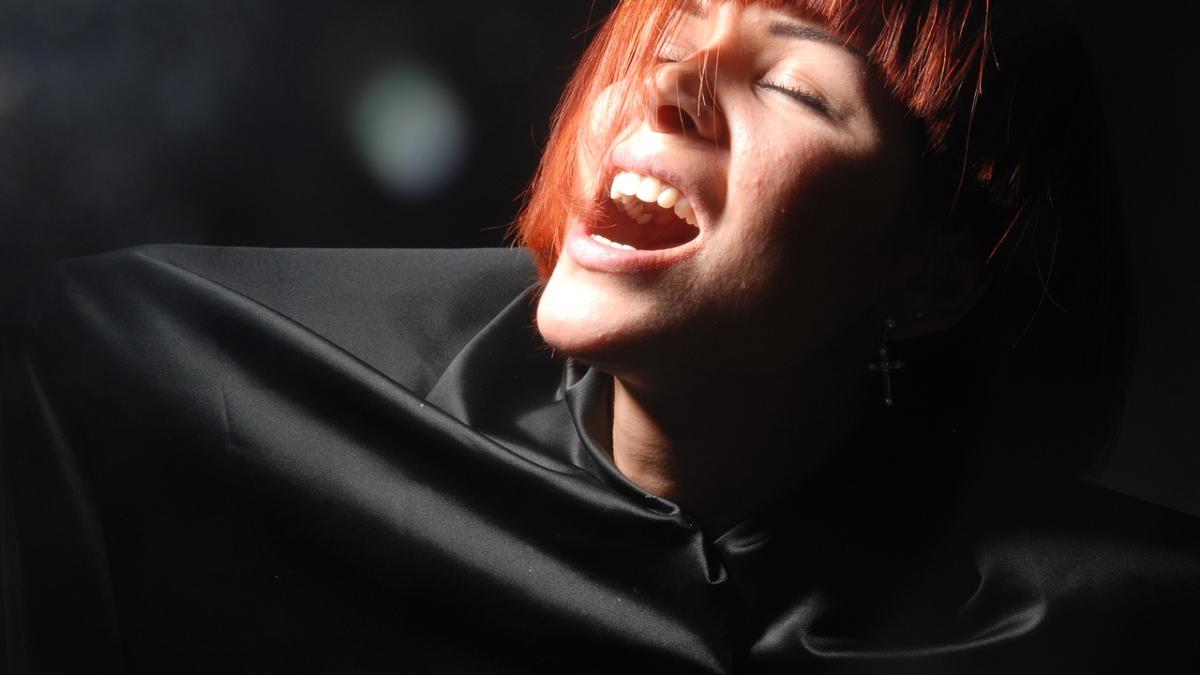 strigat-femeie_61111500