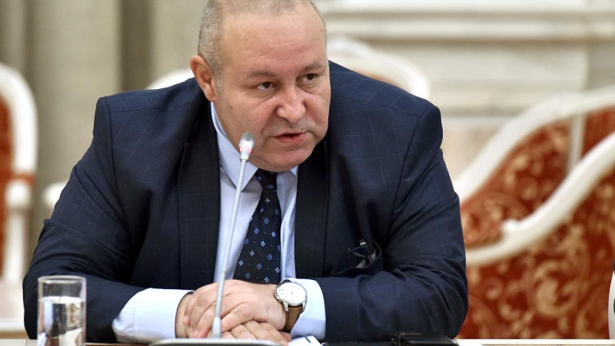 daniel-fenechiu_64817900