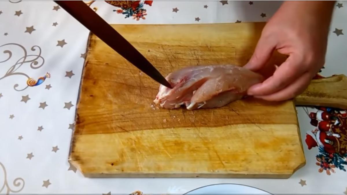 cum-se-taie-pieptul-de-pui_07446400