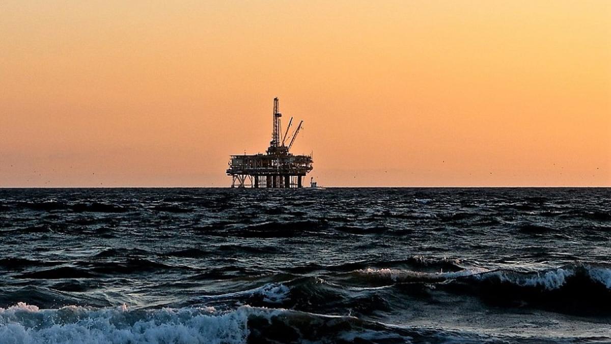 platforma_petrolira_gaze_marea_neagra_09540700