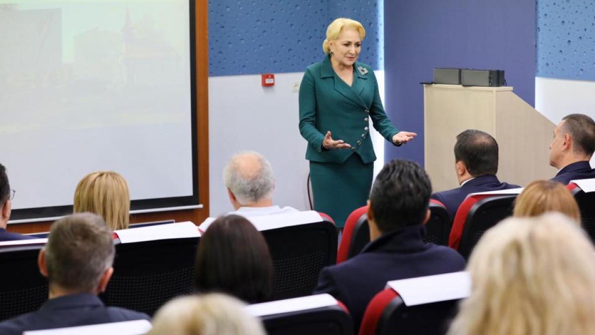 viorica-dancila-la-catedra_77429700