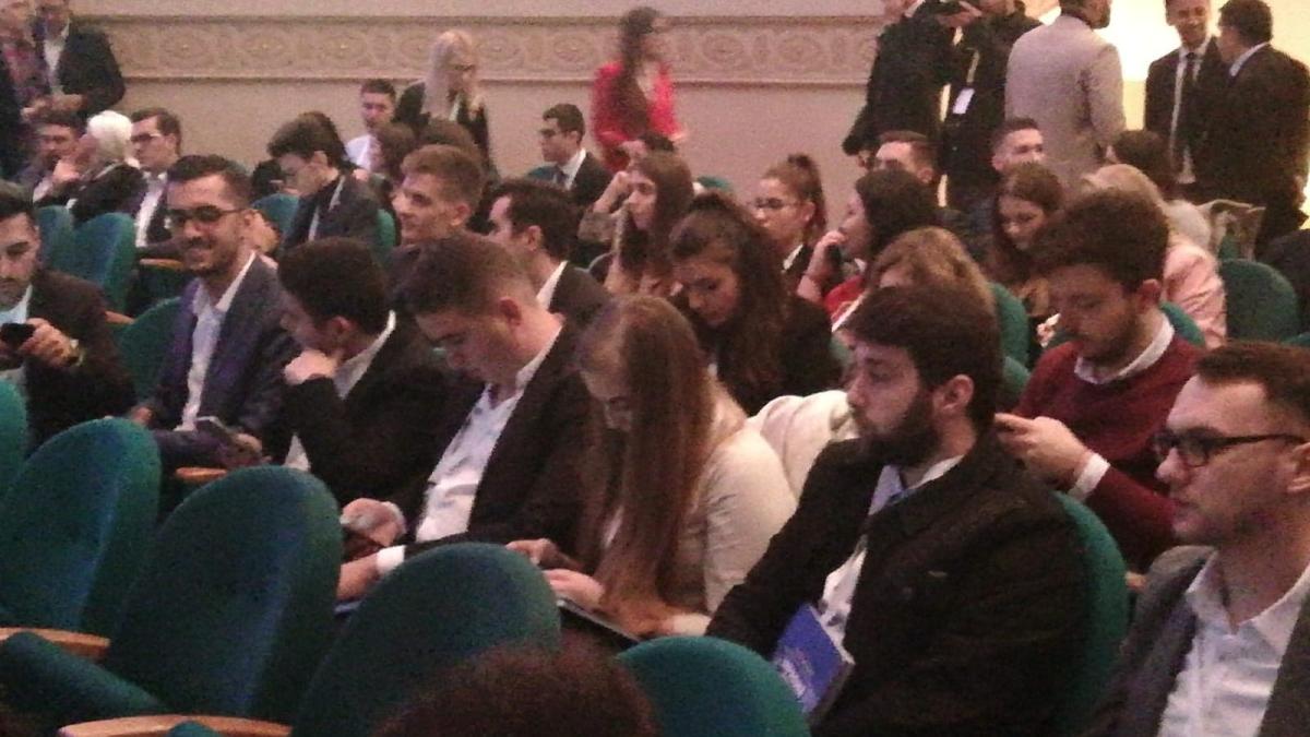 dezbatere-iohannis-snspa-studenti_30000700