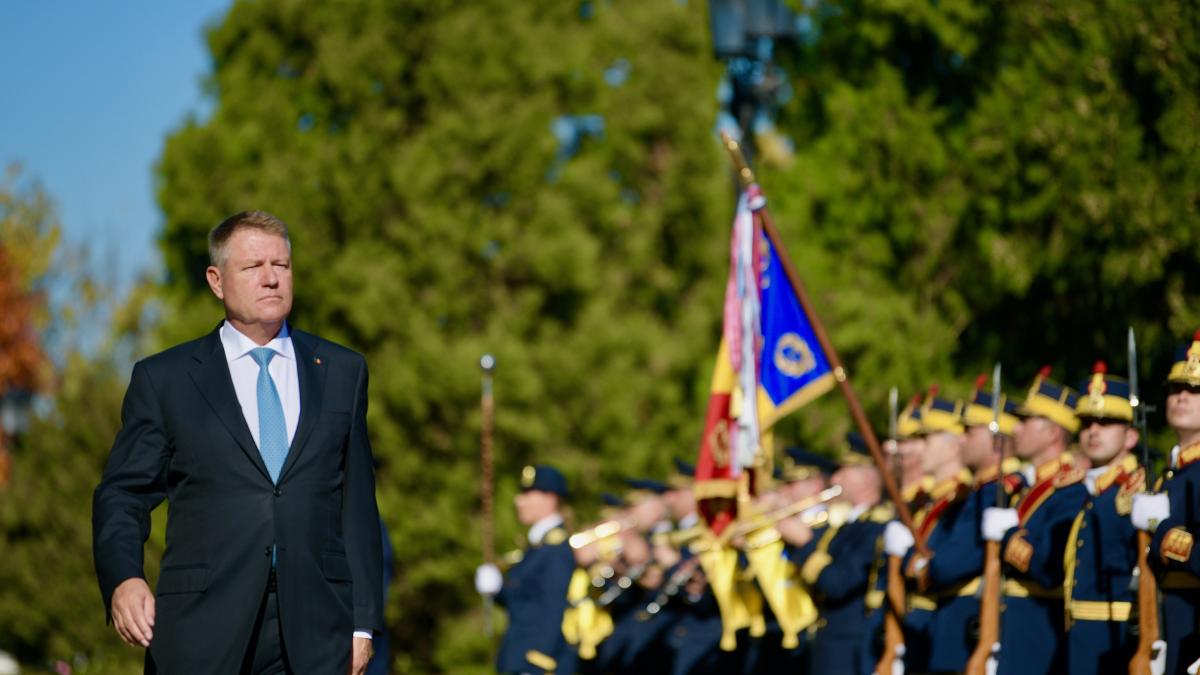 klaus-iohannis-original_participare_la_ceremonia_de_preluare_a_mandatului_de_ministru_al_apararii_nationale_de_catre_domnul_ionel_nicolae_ciuca_1_14681400
