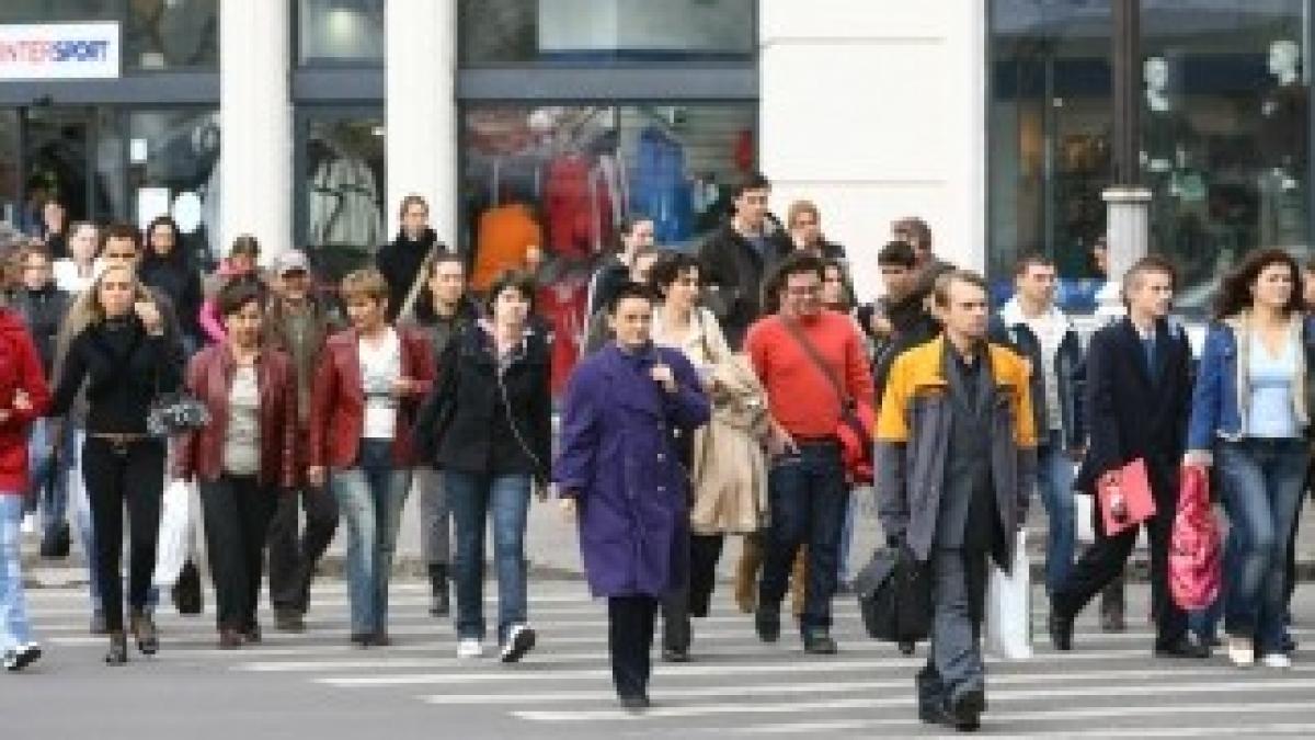 77834-0-oameni_trecere_de_pietoni_aglomeratie_fa_8063