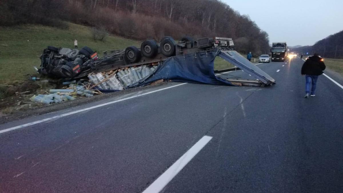 tir-rasturnat-accident-dn1-brasov_98568700
