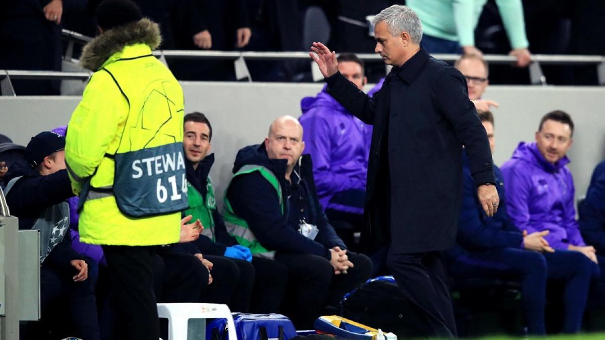 mou_gest_tw_01155700