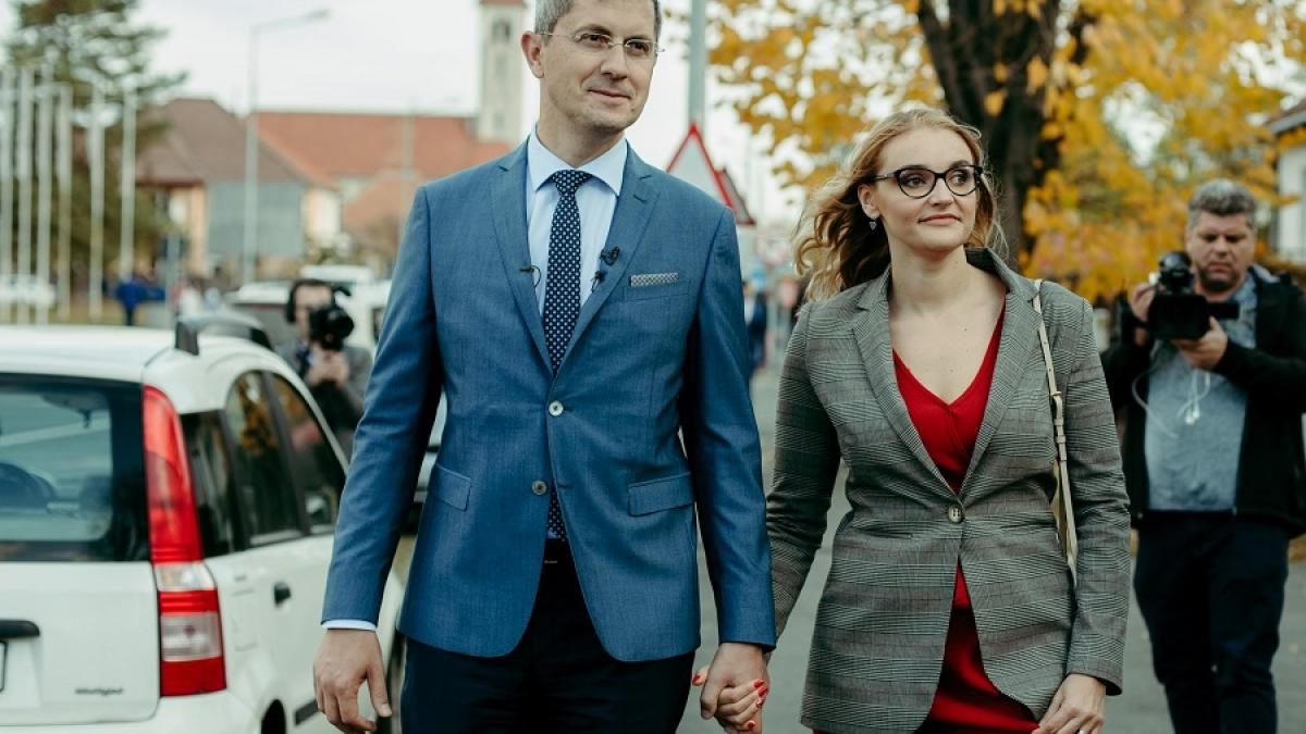 dan_barna_si_sotia_prezidentiale_vot_fb_usr_31773400