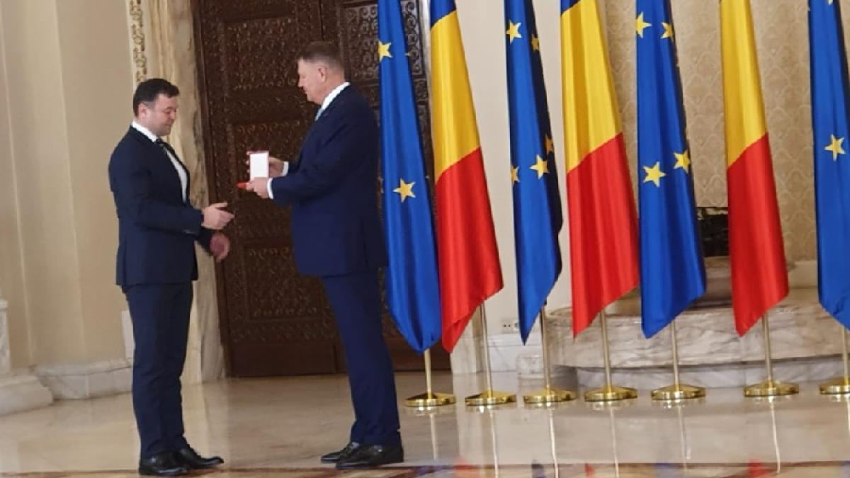 decoratie_uvt_timisoara_presedinte_rector_66051000