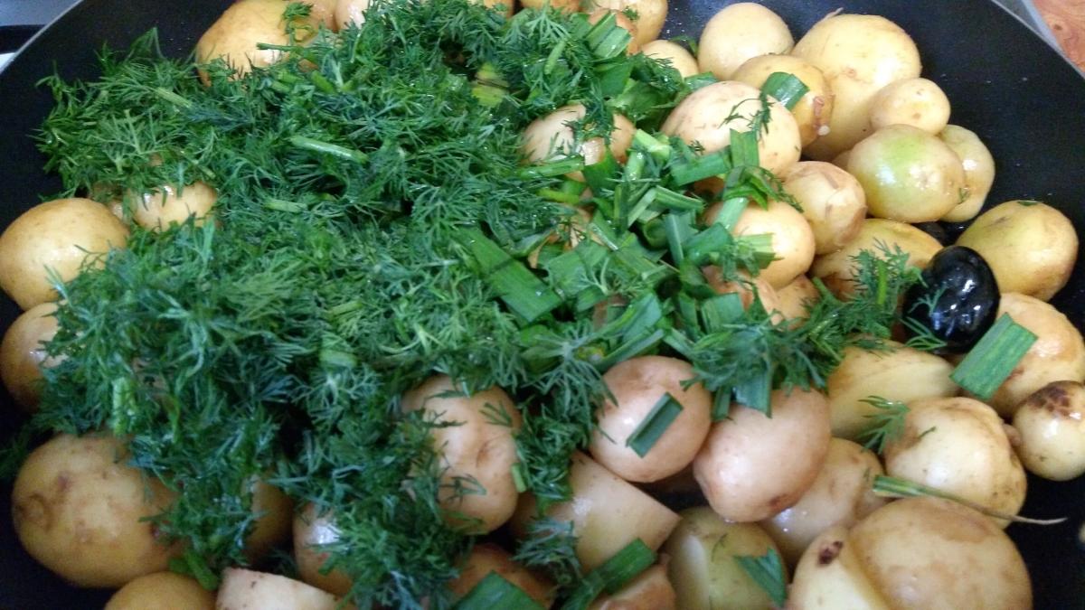 cartofi-la-tigaie-cu-marar-si-usturoi_70574900