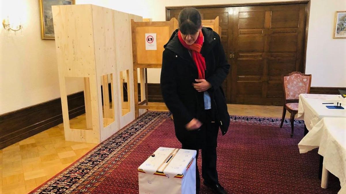 kovesi_vot_ambasada_fb_74944000