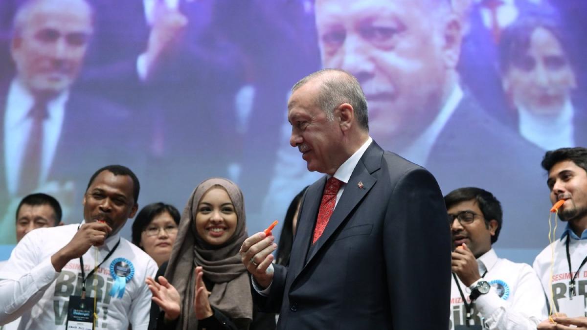 recep_erdogan_oameni_ecran_96403800