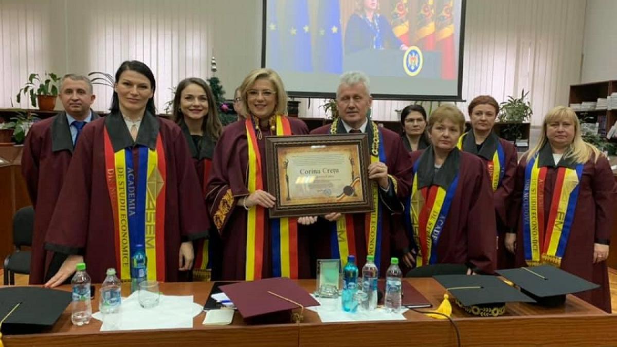 corina_cretu_chisinau_doctor_honoris_fb_59323300