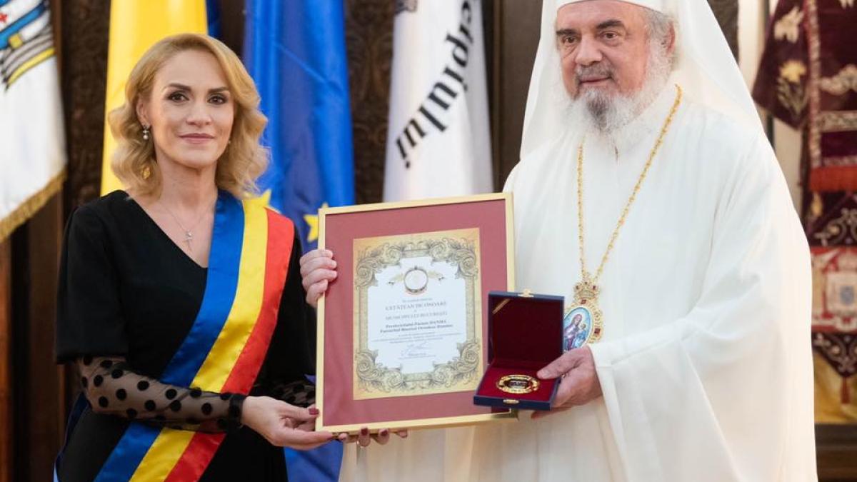 gabriela-firea-si-patriarhul-daniel-cetatean-de-onoare_41976400