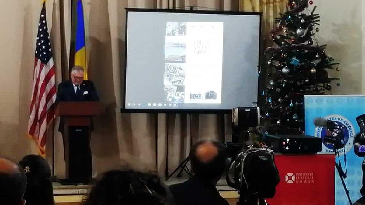 zuckerman_la_icr_expozitie_fb_64037400