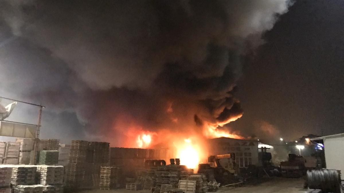 incendiu-depozit_77463300