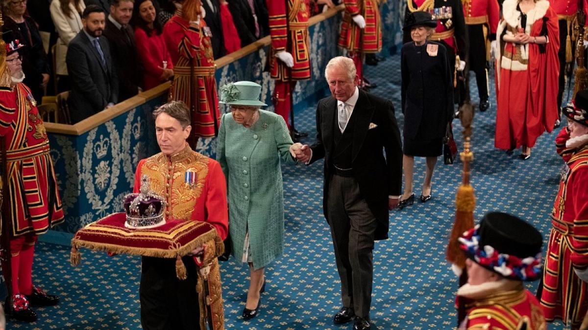 regina_angliei_parlament_fb_96403400