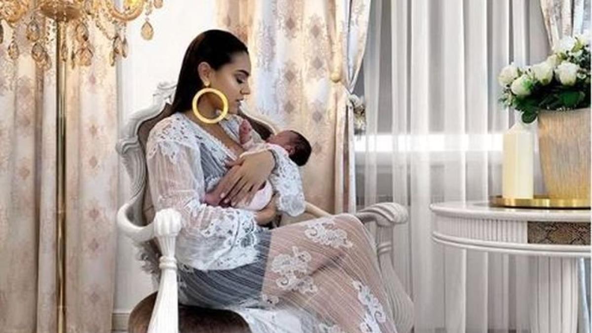 karmen-alaturi-de-fetita-ei-sofia-maria-rossa_31128700