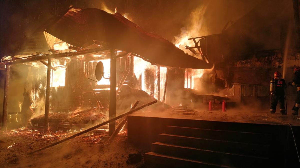 incendiu-cabana_58143600