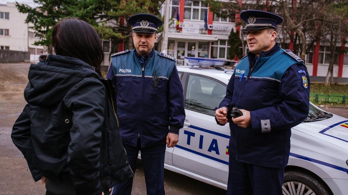 politie_politisti_masina_sosea_fb_68133500