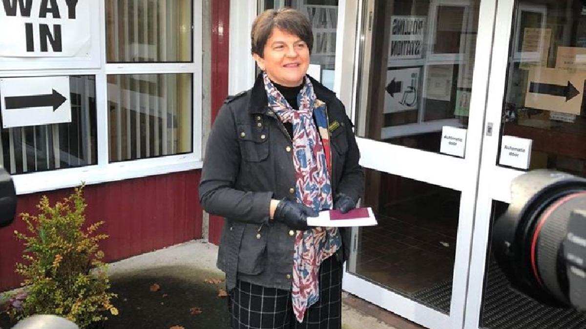 arlene_foster_irlanda_fb_20502500